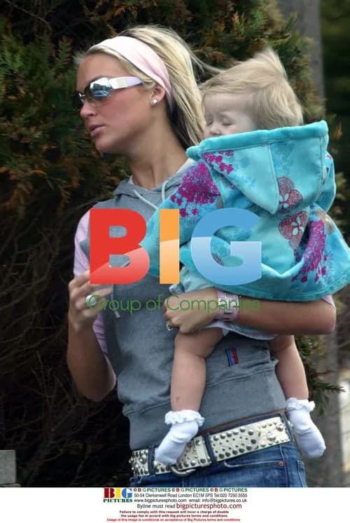Alex Curran drops off daughter before shopping