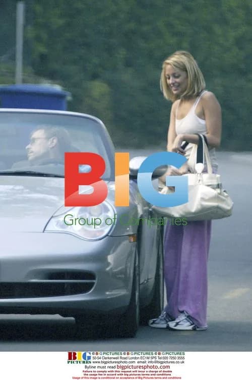 Nicole Richie speaks to a man in California