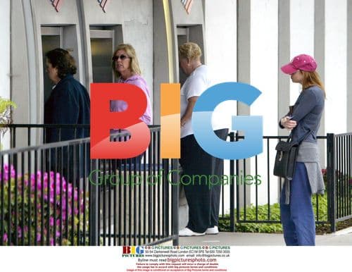 Rene Zellweger Shopping in Larchmont