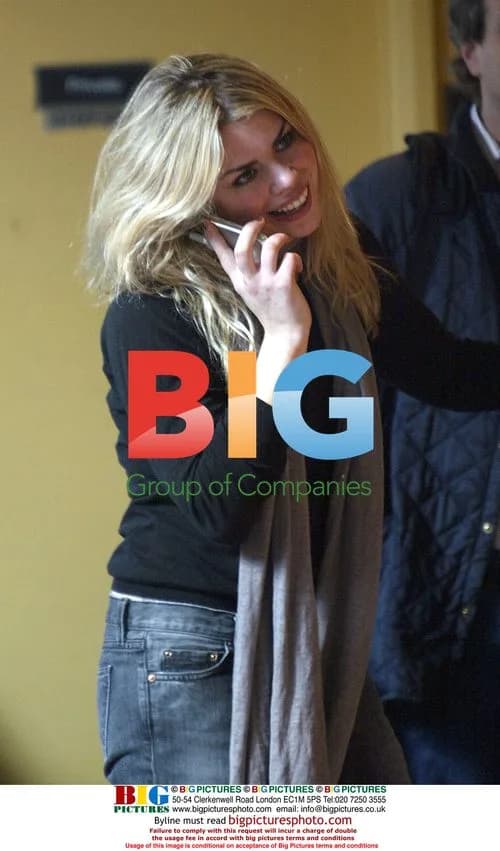 Billie Piper gets caffeine fix in London