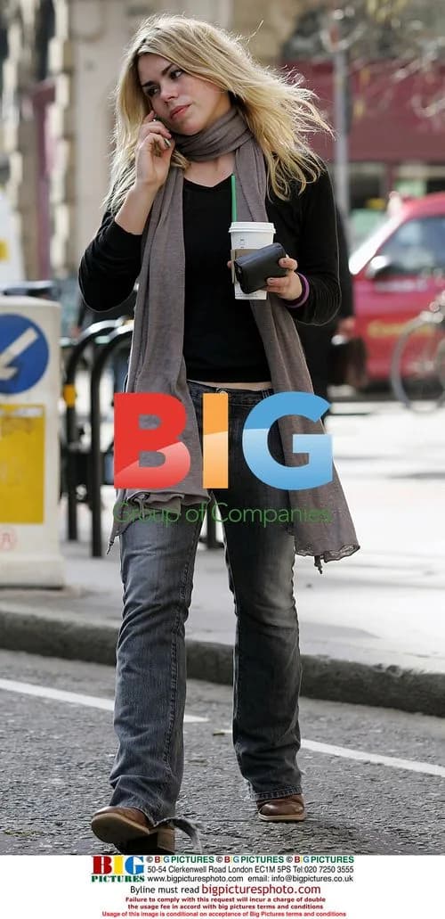 Billie Piper getting coffee in London