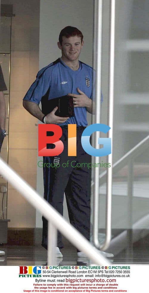 Wayne Rooney Leaving England Team Hotel