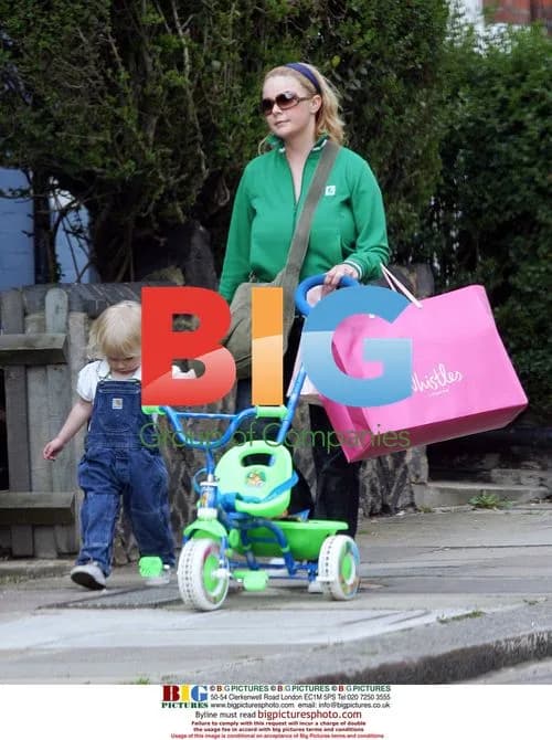 Gail Porter Hipgrave and Daughter Shopping