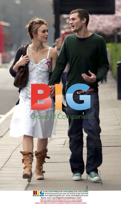 Keira Knightley & Boyfriend Jamie Dornan Stroll