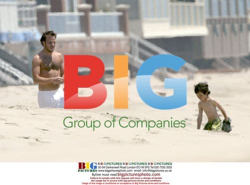 Stephen Dorff playing with Pamela's sons in Malibu