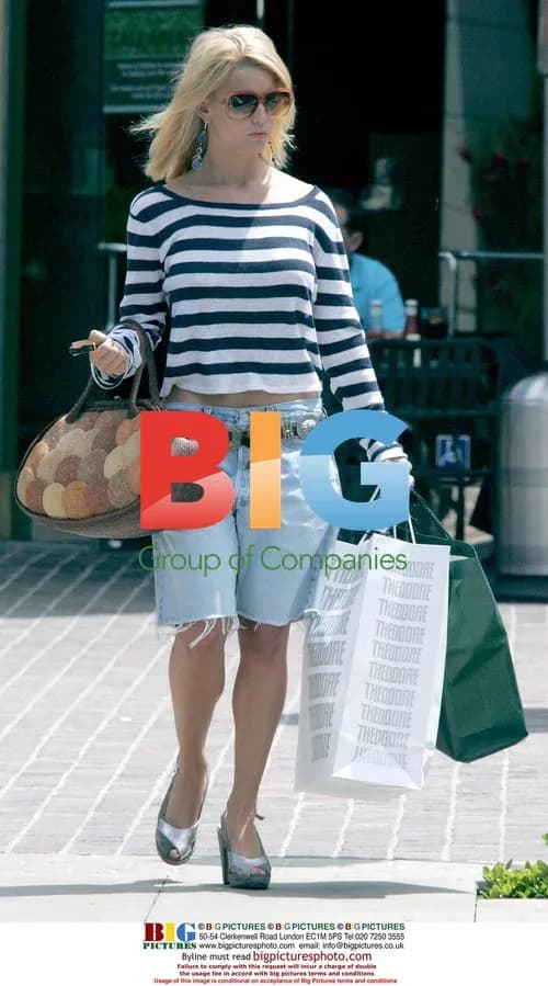 Jessica Simpson Shopping Alone in California