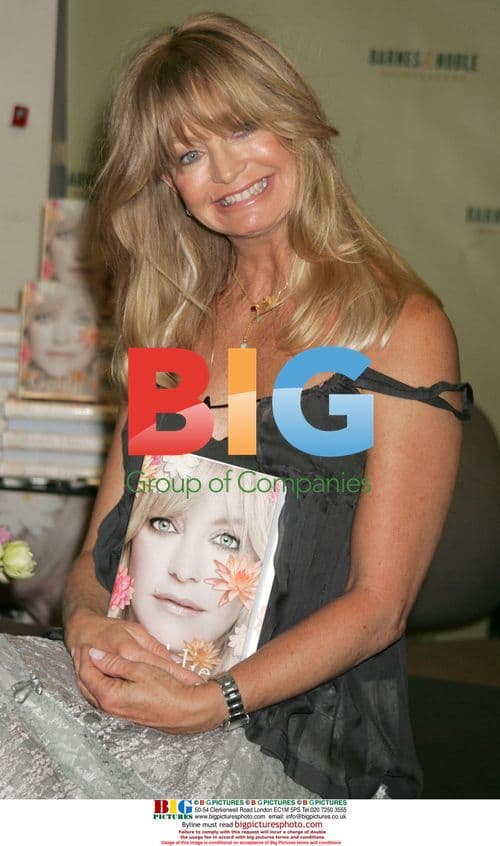 Goldie Hawn Promotes Book at Barnes & Noble