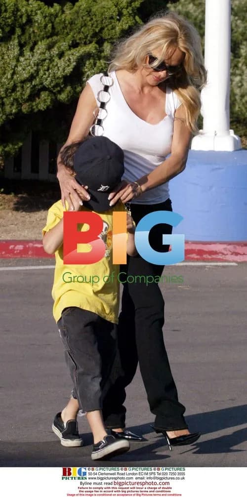 Pamela Anderson and son Dylan have dinner