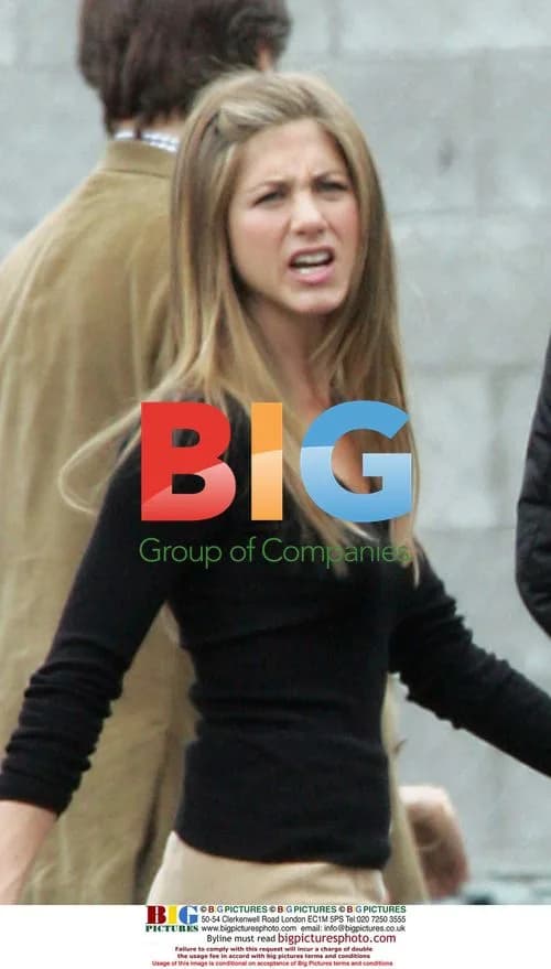 Jennifer Aniston on set after Brad Pitt photos