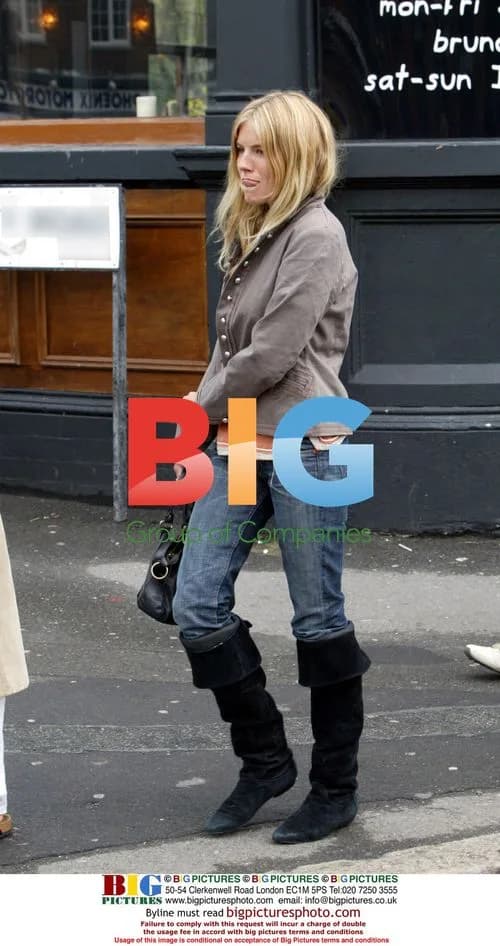 Sienna Miller in heated encounter with paparazzi
