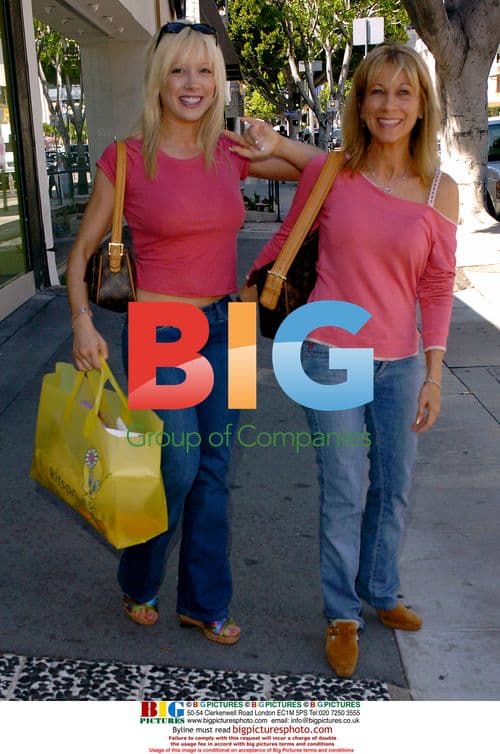 Courteney Peldon goes shopping with mother