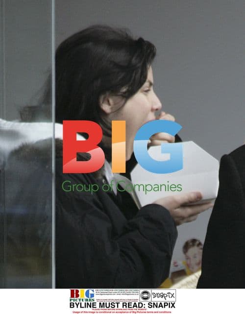 Kirsty Allsop Eats in Organic Store