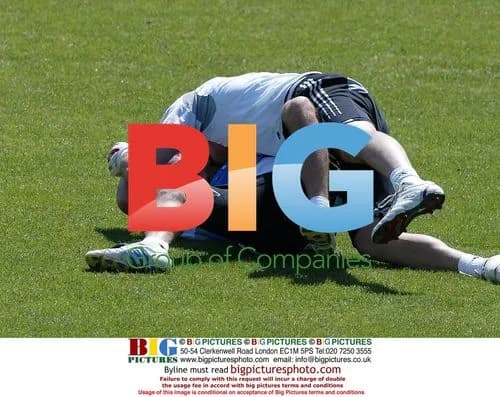 Beckham and Casillas Play-Fight at Real Madrid Training