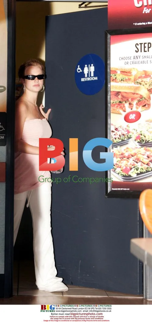 Pregnant Britney Spears visits Kabbalah center