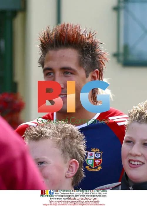 Gavin Henson meets fans during British Lions training
