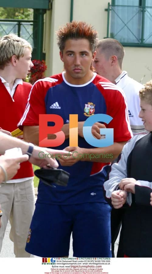 Rugby star Gavin Henson meets fans