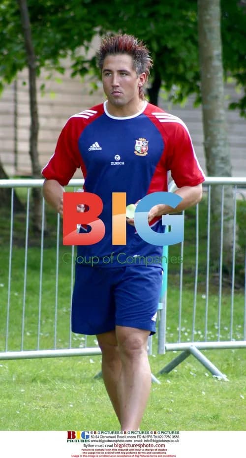 Rugby star Gavin Henson meets fans