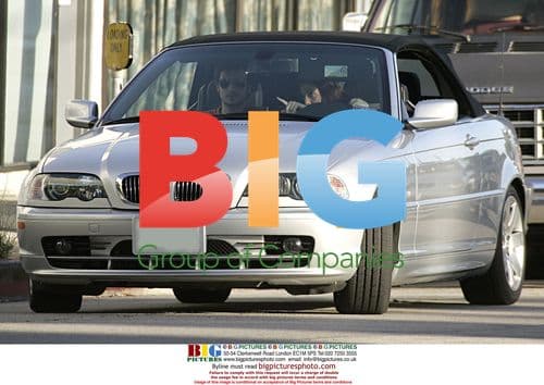 Drew Barrymore Hides From Paparazzi