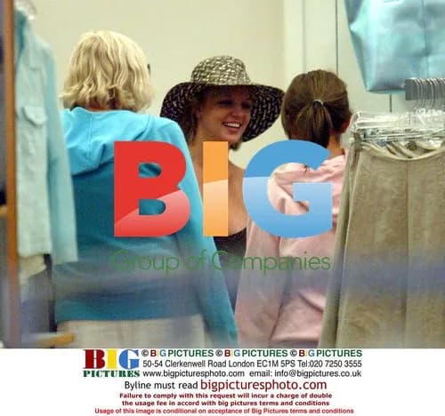 Britney Spears Shopping Pregnant