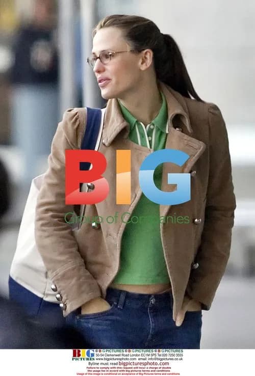 Pregnant Jennifer Garner at Vancouver Airport