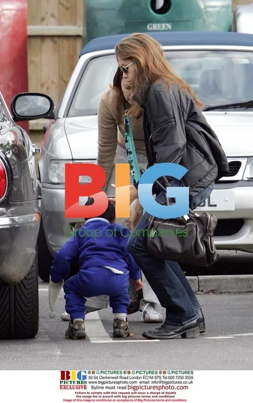 Angelina Jolie Goes Shopping