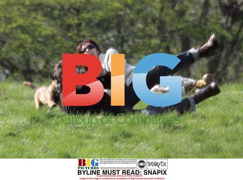 Sarah Parish walks dog with boyfriend