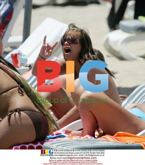 Jade Goody enjoys sunny beach
