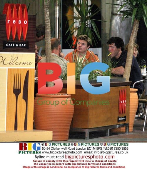 Brian O'Driscoll and Lions Team Enjoy Coffee in Auckland