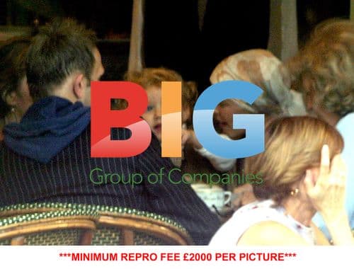 Kylie Minogue Enjoys Coffee in Paris