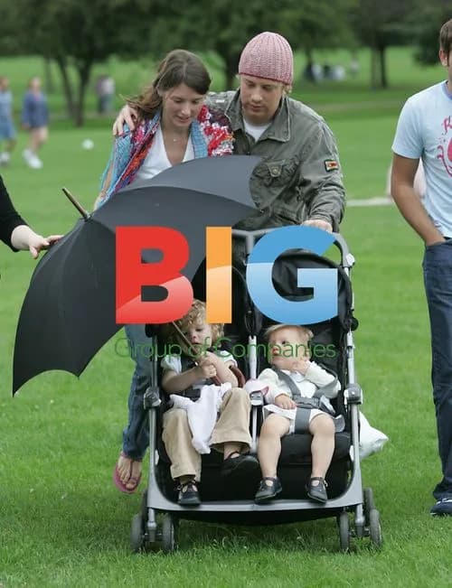 Jamie Oliver with Family in London Park
