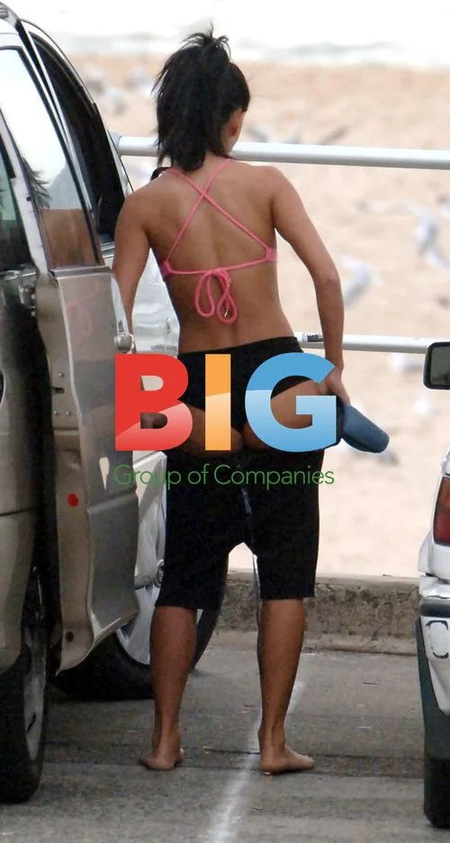Nicole Scherzinger Learning to Surf