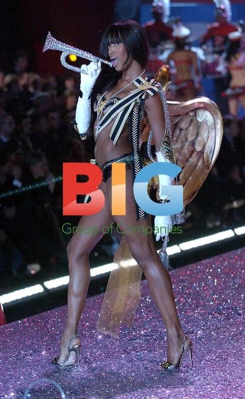 Naomi Campbell at 2005 Victoria's Secret Runway Show