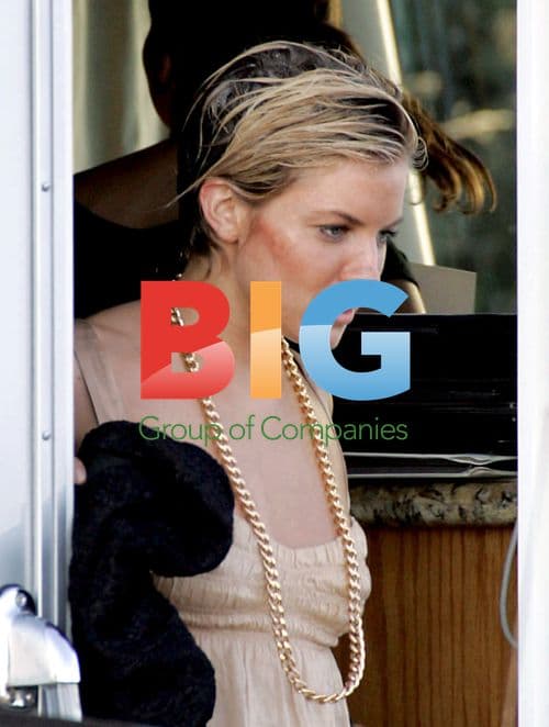 Sienna Miller and Jude Law on Santa Monica Beach