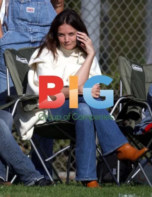 Katie Holmes Watches Cruise\'s Kids Play Soccer