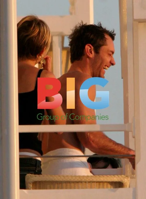 Jude Law and Sienna Miller on Hotel Balcony