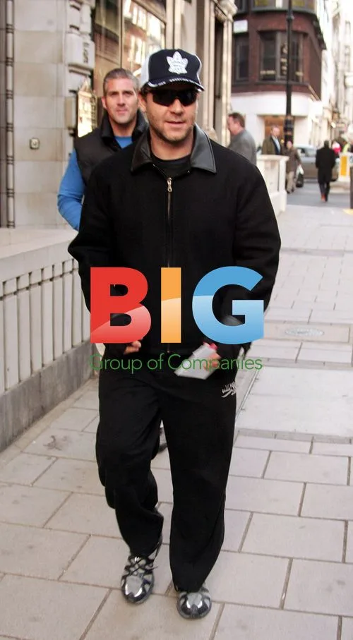 Russell Crowe Strolls Bond Street in London