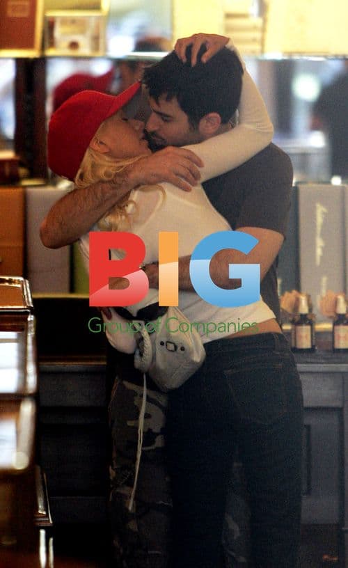 Christina Aguilera and Jordan Bratman Shop After Wedding