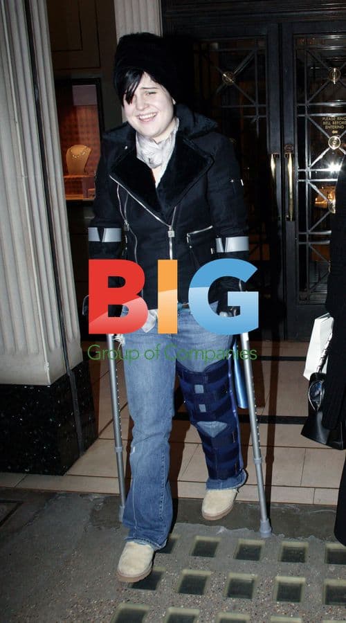 Kelly Osbourne and Sharon Leaving Flat