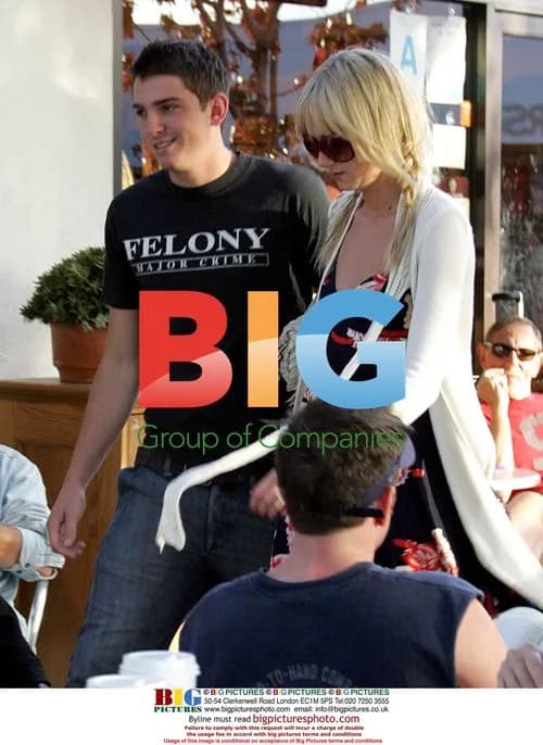 Kimberly Stewart and Talan Torriero Shopping