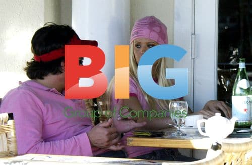 Tara Reid Lunching With Friends