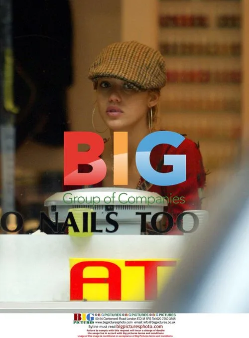 Jessica Alba reading 'Blink' in Soho