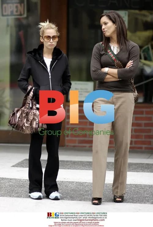 Nicole Richie Appears Skinny Out with Friends