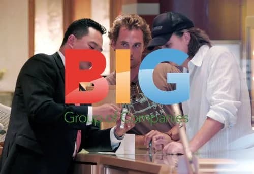 Matthew McConaughey Shops at Gearys in Beverly Hills