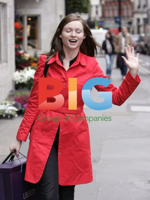 Singer Sophie Ellis Bextor Shopping