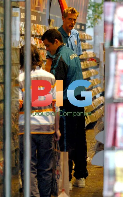 England Players Shopping in Manchester