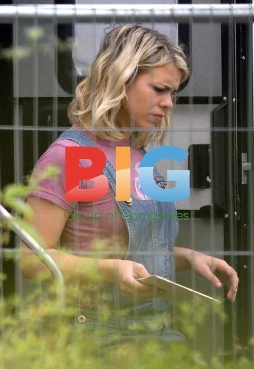 Billie Piper on Doctor Who set