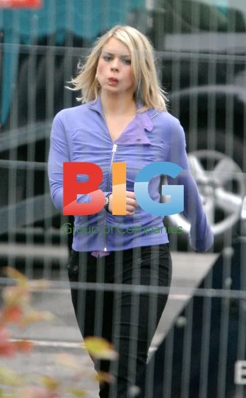 Billie Piper on Doctor Who Set