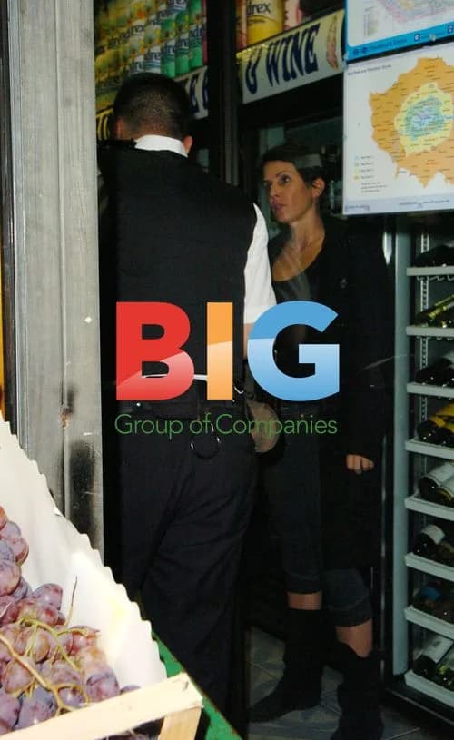 Sadie Frost Leaves Pub, Calls Police