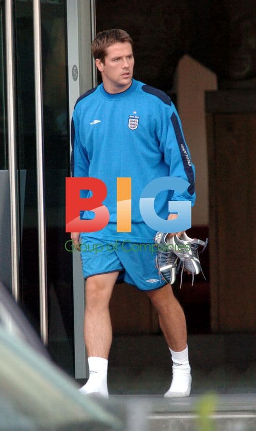 Micheal Owen Leaving Lowry Hotel