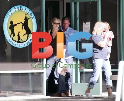 Heidi Klum leaving kids gym with mother and bodyguard